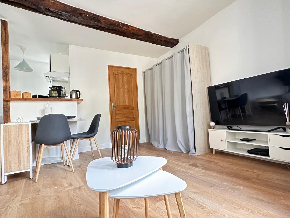 Home Up Pontoise Luaran gambar